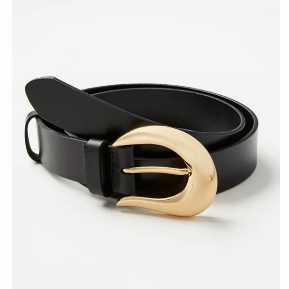 ✨LOFT Sculpted Buckle Black Leather Belt✨